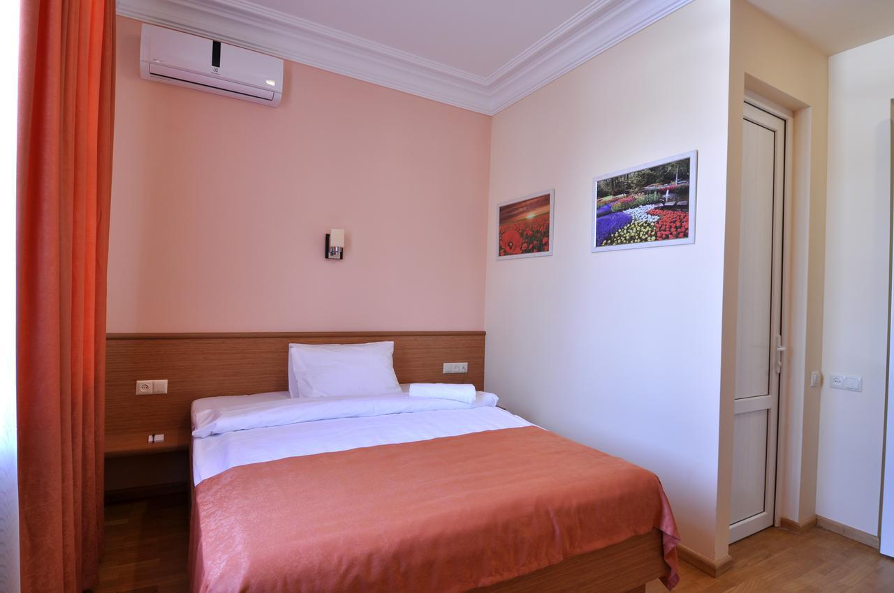 Albert House Hotel And Tours Jerevan Eksteriør billede