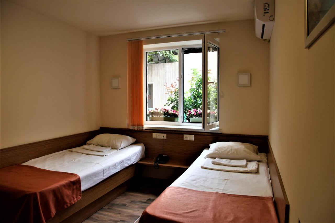 Albert House Hotel And Tours Jerevan Eksteriør billede